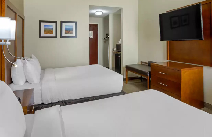 2-Double-Beds-room